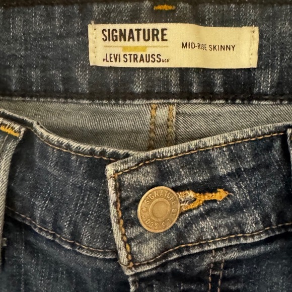 Signature Levi Strauss Mid-Rise Skinny Jeans Women Size 12 Medium Wash Excellent - Picture 9 of 10